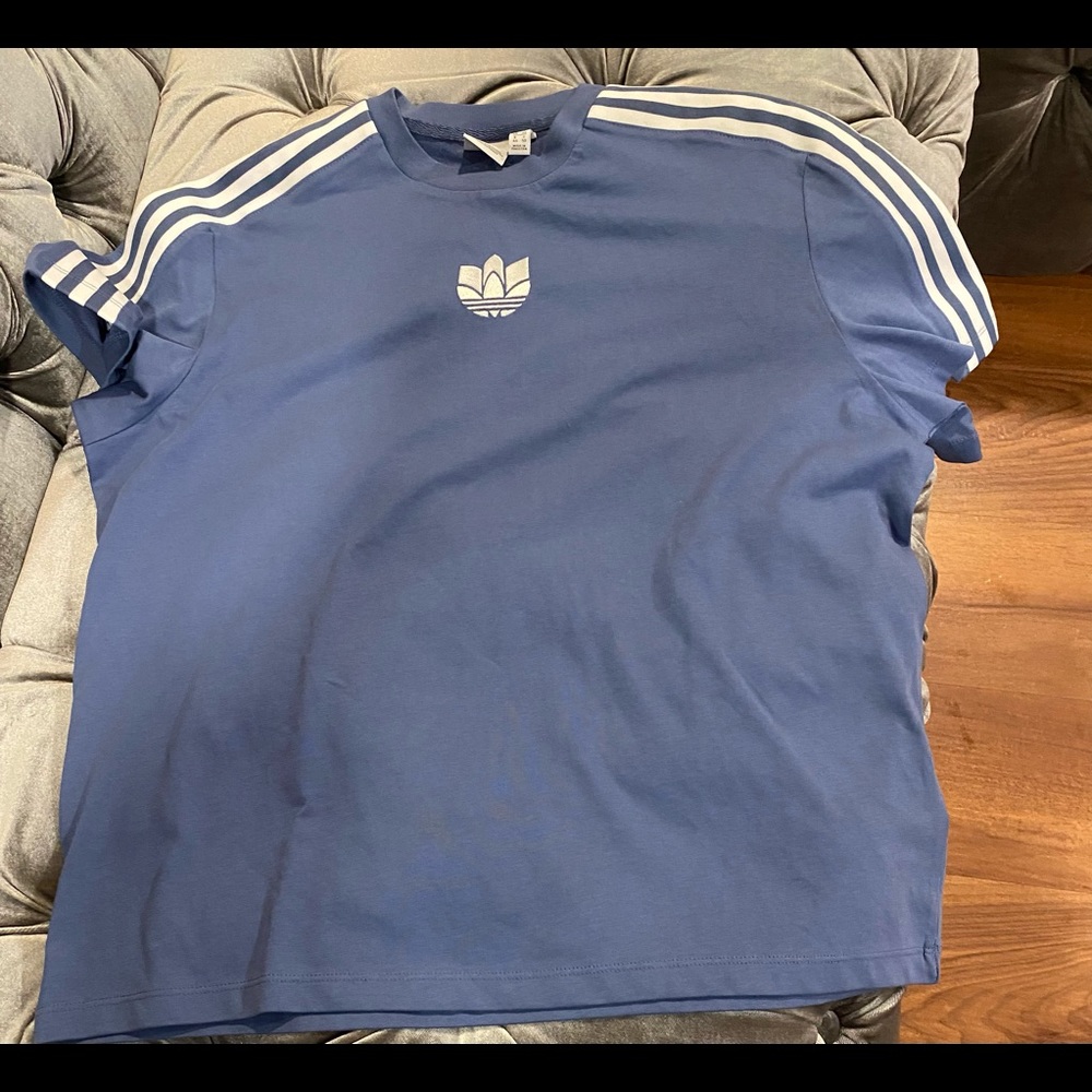 NEW Adidas crew blue 3-D trefoil tee size LARGE